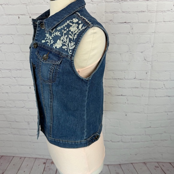 Ruff Hewn Blue Denim Vest with White Floral Accents - Picture 2 of 10